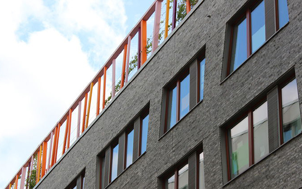 Hamburg-Hafen-City-Katharinenschule-almanya-dusmeye-karsi-korkuluk-celik-ag_TSB1-4