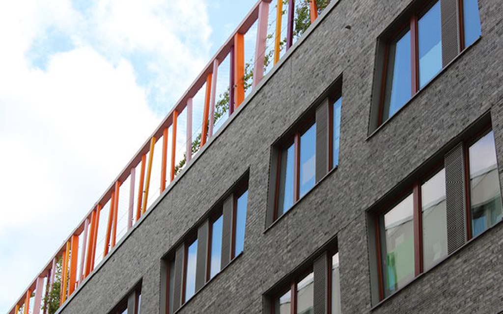 Hamburg-Hafen-City-Katharinenschule-almanya-dusmeye-karsi-korkuluk-celik-ag_TSB1-4