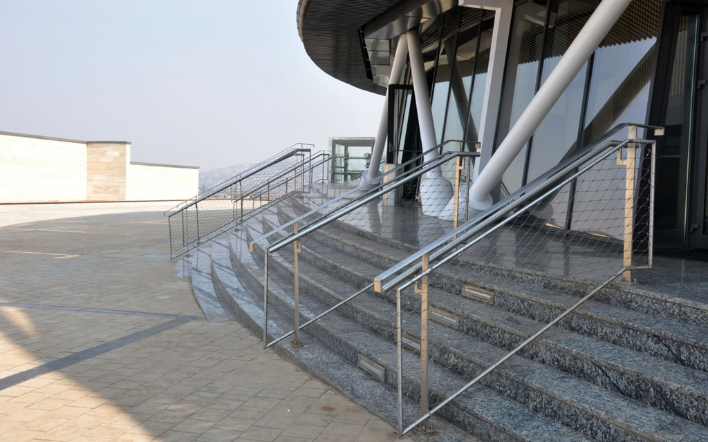 Kigali-Convention-Center_paslanmaz-celik-korkuluk-celik-ag_TSB1-17