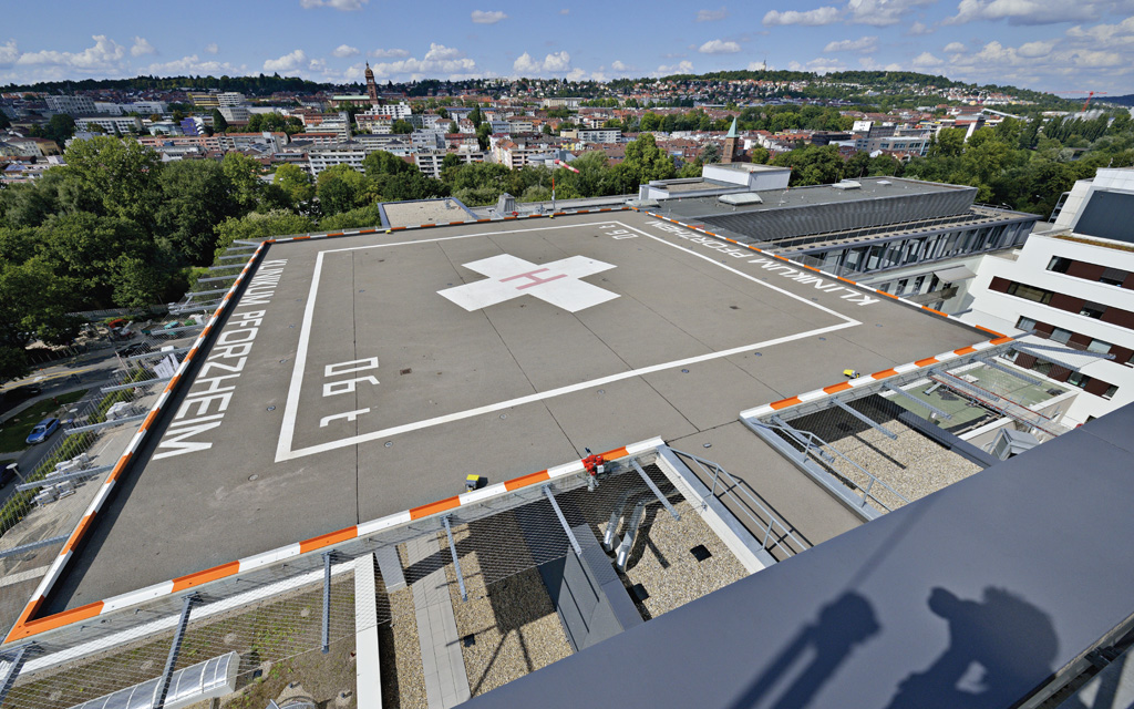 Pforzheim-Hastanesi-Helikopter-Pisti-Almanya-dusmeye-karsi-celik-korkuluk-celik-tel-yonlendirmesi_TSB1